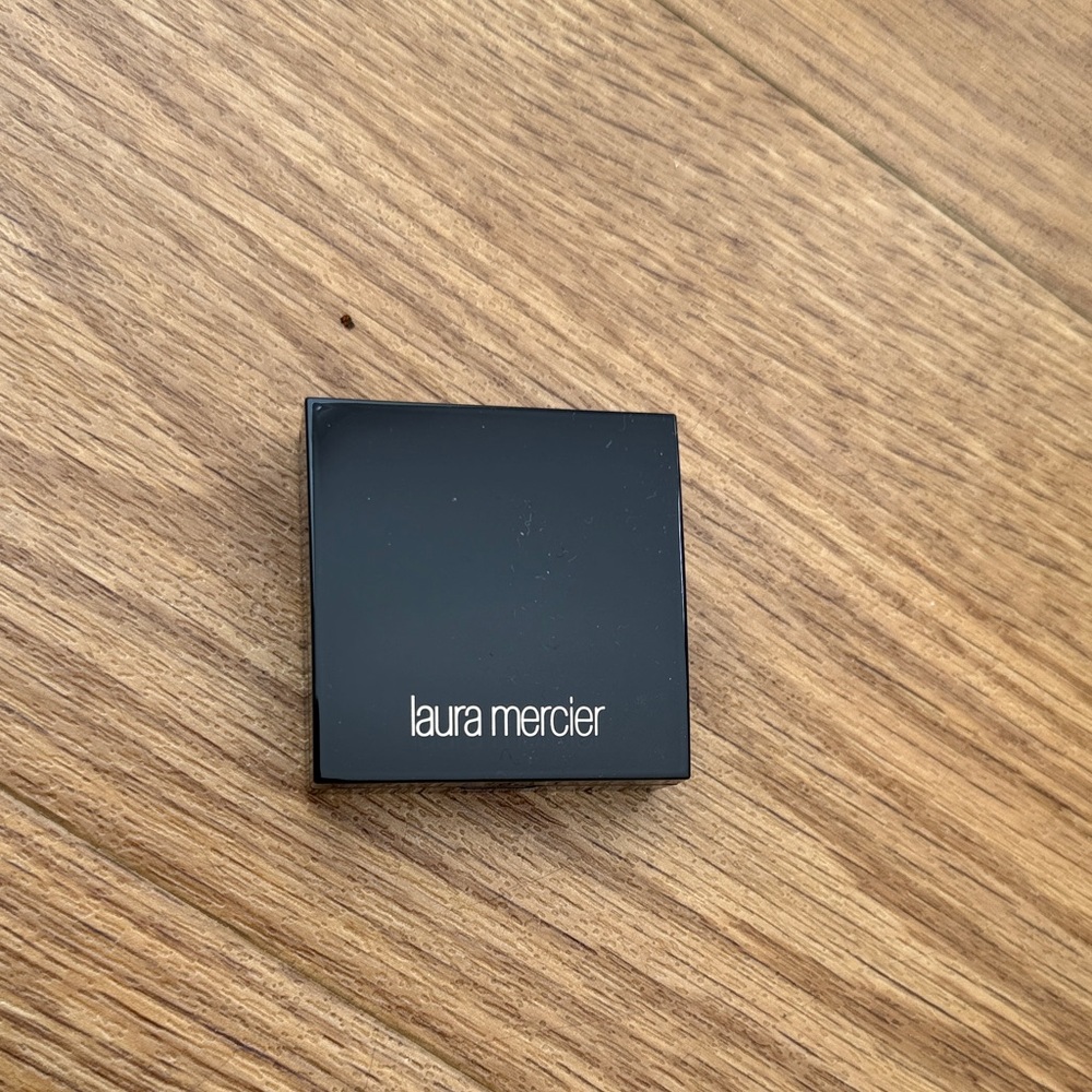 Laura Mercier under eye powder